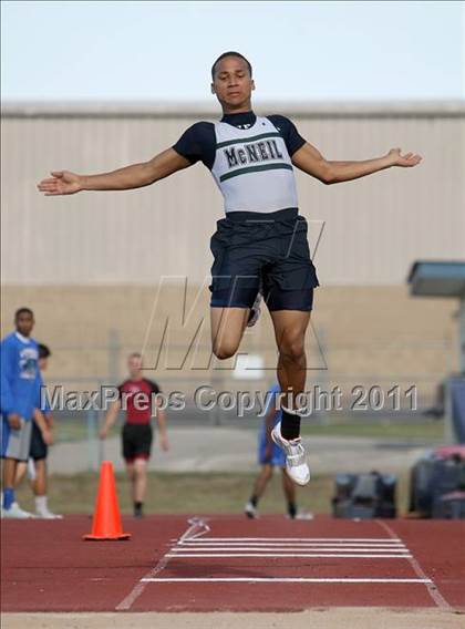 Thumbnail 1 in Texas Region II 16-5A District Meet photogallery.