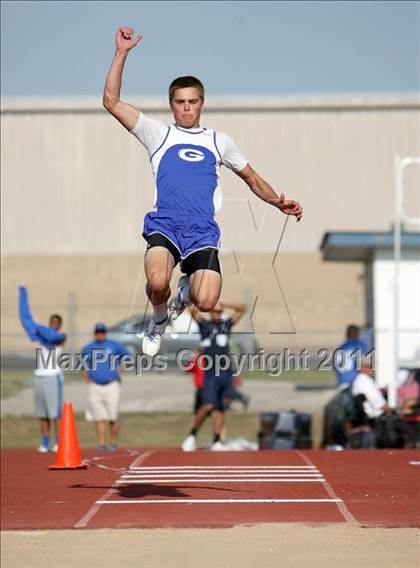 Thumbnail 2 in Texas Region II 16-5A District Meet photogallery.