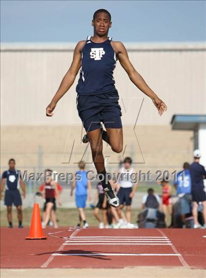 Thumbnail 3 in Texas Region II 16-5A District Meet photogallery.