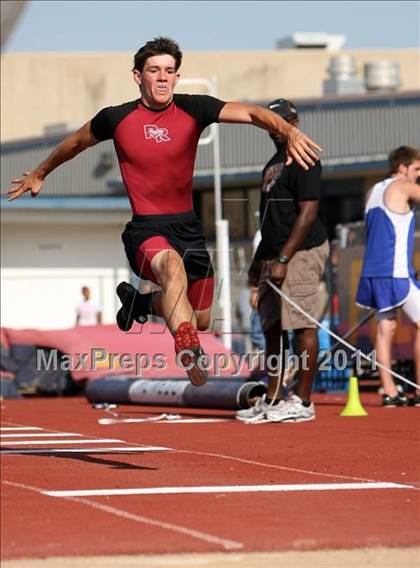 Thumbnail 3 in Texas Region II 16-5A District Meet photogallery.