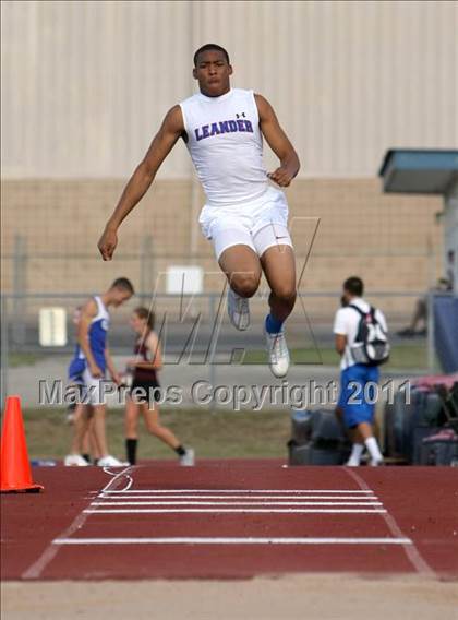 Thumbnail 1 in Texas Region II 16-5A District Meet photogallery.