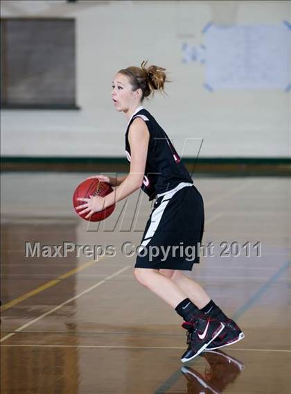 Thumbnail 2 in La Salle vs Nipomo (Santa Barbara Tournament of Champions) photogallery.