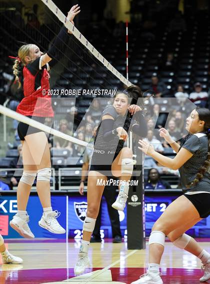 Thumbnail 3 in Randall vs. Salado (UIL 4A Volleyball Semifinal) photogallery.