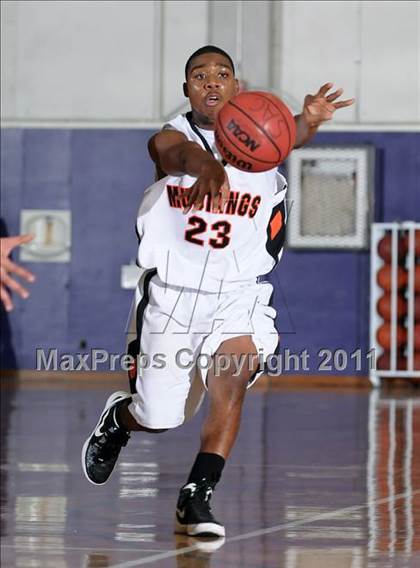 Thumbnail 1 in Analy vs. Foothill (St. Hope Elite Classic) photogallery.