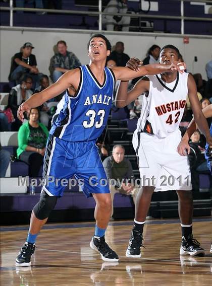Thumbnail 2 in Analy vs. Foothill (St. Hope Elite Classic) photogallery.