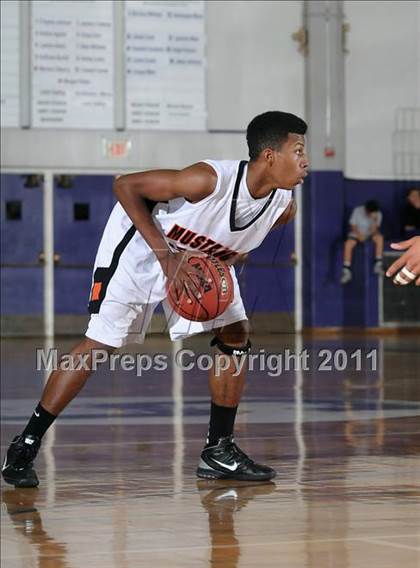 Thumbnail 1 in Analy vs. Foothill (St. Hope Elite Classic) photogallery.
