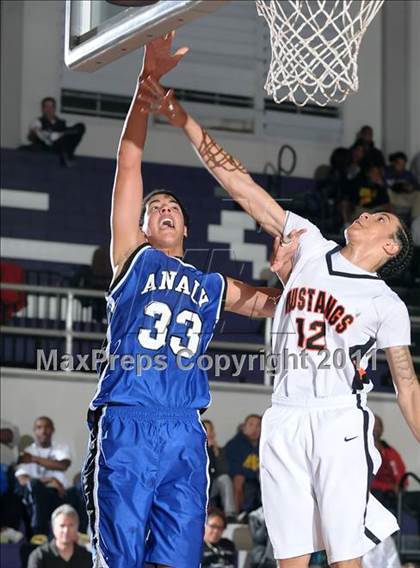 Thumbnail 3 in Analy vs. Foothill (St. Hope Elite Classic) photogallery.