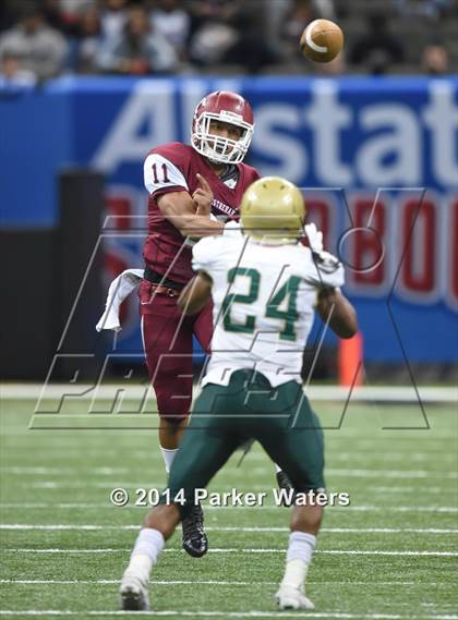Thumbnail 1 in Destrehan vs. Acadiana (LHSAA Class 5A Final) photogallery.