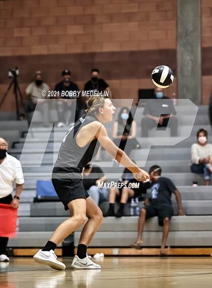 Thumbnail 1 in Sanger @ Clovis North photogallery.