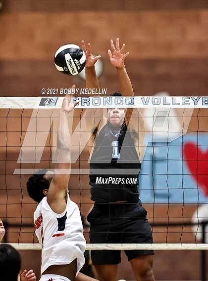 Thumbnail 3 in Sanger @ Clovis North photogallery.
