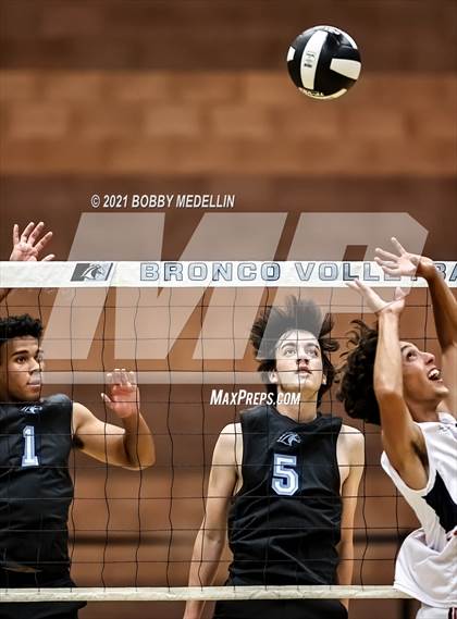 Thumbnail 1 in Sanger @ Clovis North photogallery.