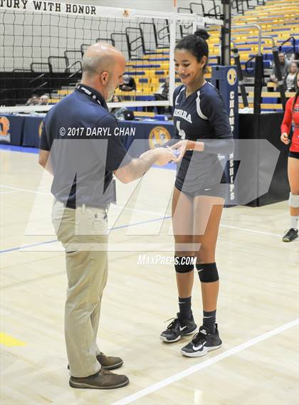 Thumbnail 3 in Sacred Heart Prep vs. Sierra Canyon (CIF State D2 Final) photogallery.