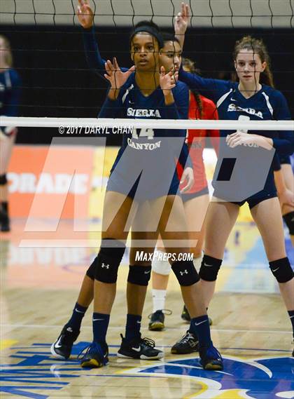 Thumbnail 3 in Sacred Heart Prep vs. Sierra Canyon (CIF State D2 Final) photogallery.