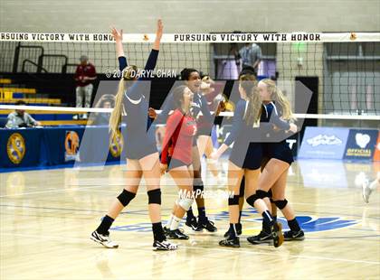 Thumbnail 3 in Sacred Heart Prep vs. Sierra Canyon (CIF State D2 Final) photogallery.