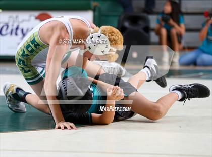 Thumbnail 2 in Royal vs. Aliso Niguel photogallery.