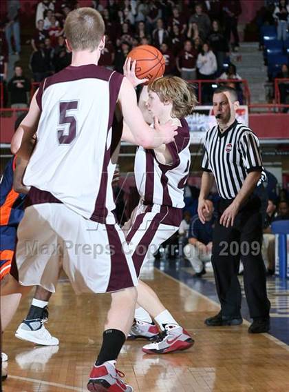 Thumbnail 1 in Lincoln Hall vs Albertus Magnus (Section 1B Semifinal) photogallery.
