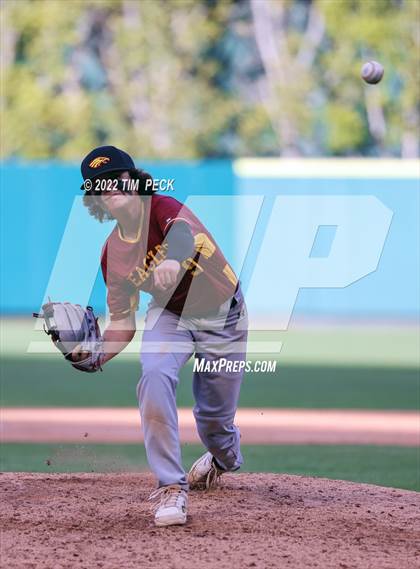 Thumbnail 3 in Costa Mesa vs. Estancia photogallery.