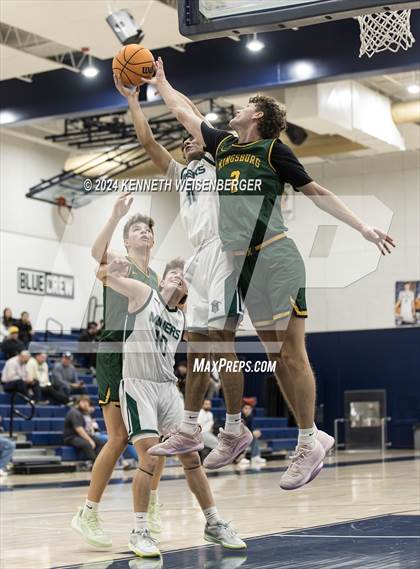 Thumbnail 1 in Kingsburg vs. El Diamante photogallery.