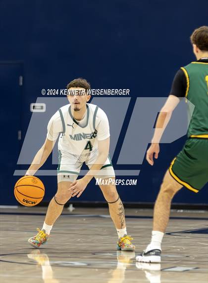 Thumbnail 1 in Kingsburg vs. El Diamante photogallery.