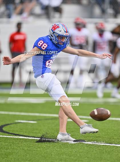 Thumbnail 2 in Westlake vs. North Shore (UIL Football 6A D1 Semifinal) photogallery.