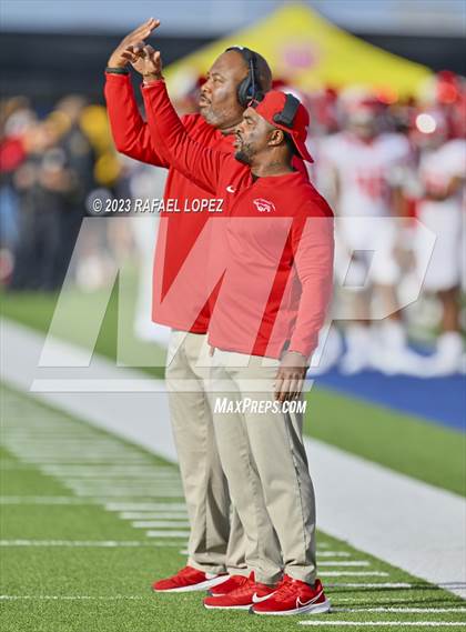 Thumbnail 1 in Westlake vs. North Shore (UIL Football 6A D1 Semifinal) photogallery.