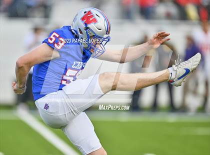 Thumbnail 2 in Westlake vs. North Shore (UIL Football 6A D1 Semifinal) photogallery.