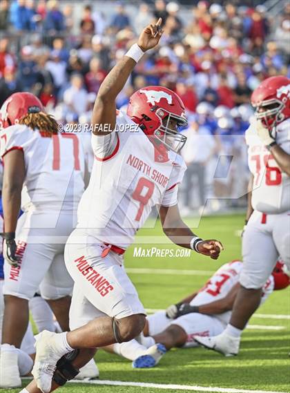Thumbnail 1 in Westlake vs. North Shore (UIL Football 6A D1 Semifinal) photogallery.