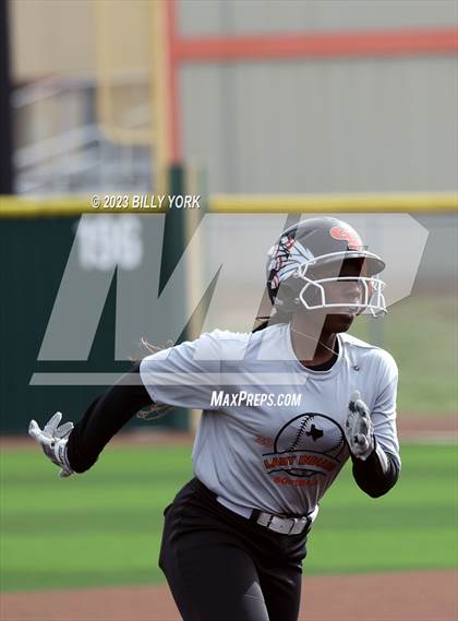 Thumbnail 2 in Grand Saline vs Eustace photogallery.