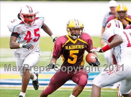 Thumbnail 3 in Skyline vs. Glades Central (Gridiron Challenge) photogallery.