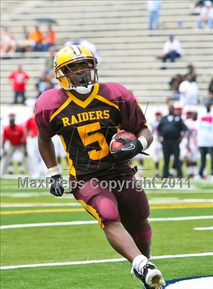 Thumbnail 2 in Skyline vs. Glades Central (Gridiron Challenge) photogallery.