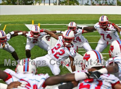 Thumbnail 2 in Skyline vs. Glades Central (Gridiron Challenge) photogallery.