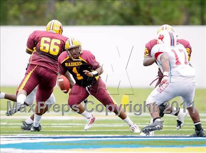 Thumbnail 2 in Skyline vs. Glades Central (Gridiron Challenge) photogallery.