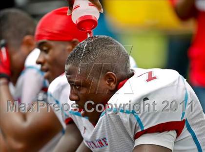 Thumbnail 2 in Skyline vs. Glades Central (Gridiron Challenge) photogallery.