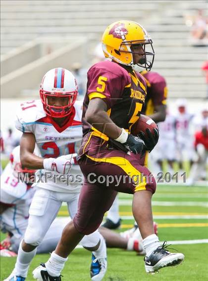 Thumbnail 1 in Skyline vs. Glades Central (Gridiron Challenge) photogallery.