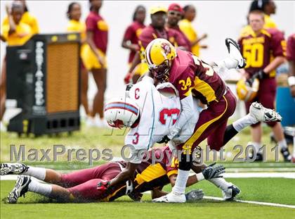Thumbnail 2 in Skyline vs. Glades Central (Gridiron Challenge) photogallery.