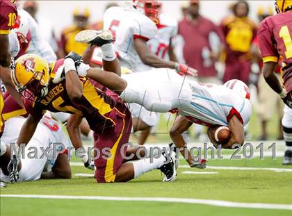 Thumbnail 2 in Skyline vs. Glades Central (Gridiron Challenge) photogallery.