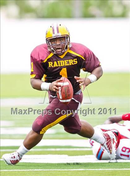 Thumbnail 3 in Skyline vs. Glades Central (Gridiron Challenge) photogallery.