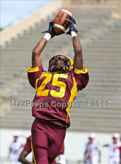 Thumbnail 3 in Skyline vs. Glades Central (Gridiron Challenge) photogallery.