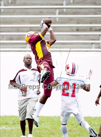 Thumbnail 1 in Skyline vs. Glades Central (Gridiron Challenge) photogallery.