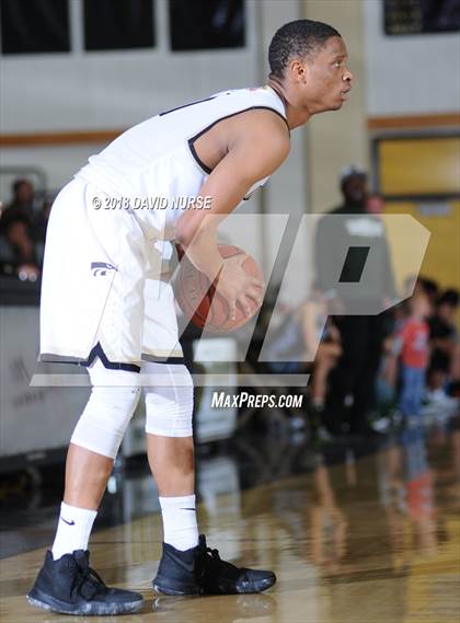 Thumbnail 2 in Knight vs. Twentynine Palms (CIF SS 3AA Semifinal) photogallery.
