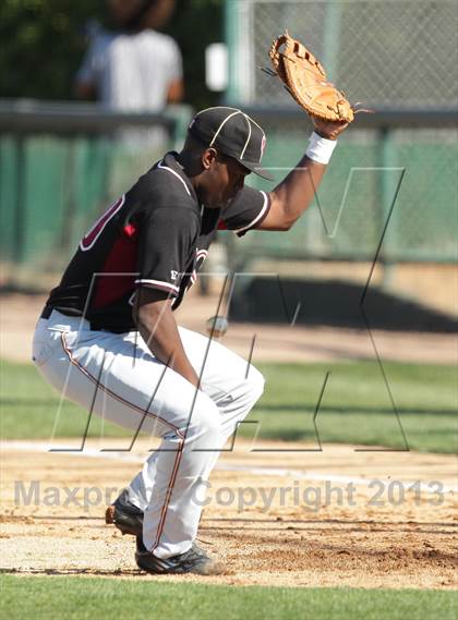 Thumbnail 1 in Oaks Christian @ Harvard-Westlake photogallery.
