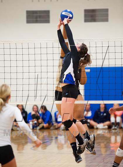 Thumbnail 2 in Grandview vs. Thomas Jefferson (Titan Classic) photogallery.