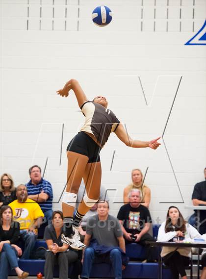 Thumbnail 3 in Grandview vs. Thomas Jefferson (Titan Classic) photogallery.