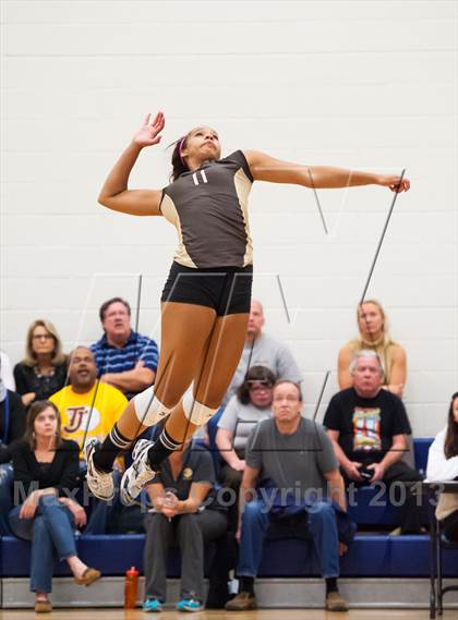 Thumbnail 2 in Grandview vs. Thomas Jefferson (Titan Classic) photogallery.