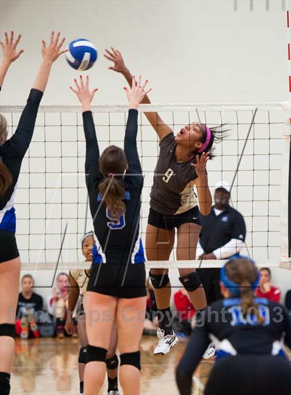 Thumbnail 3 in Grandview vs. Thomas Jefferson (Titan Classic) photogallery.