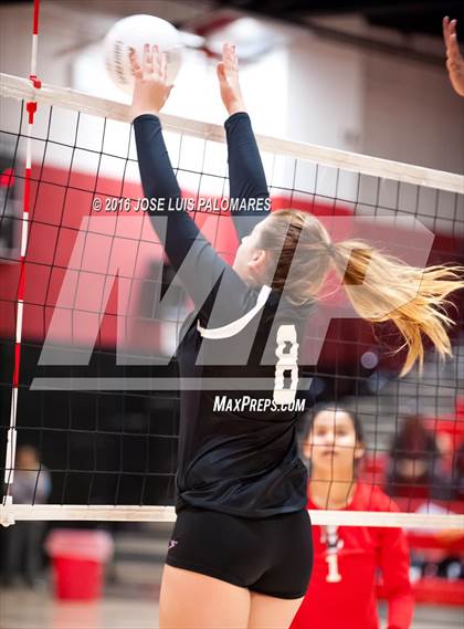 Thumbnail 1 in Tustin @ Oak Hills photogallery.
