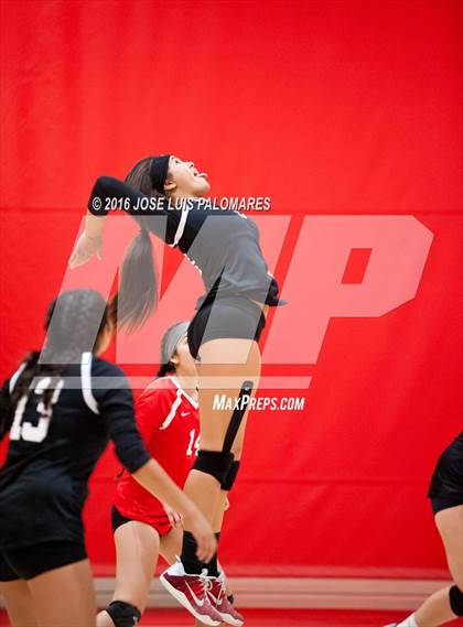 Thumbnail 3 in Tustin @ Oak Hills photogallery.