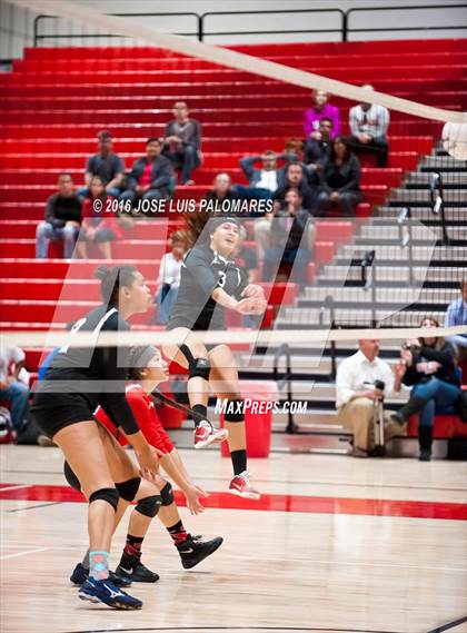 Thumbnail 2 in Tustin @ Oak Hills photogallery.