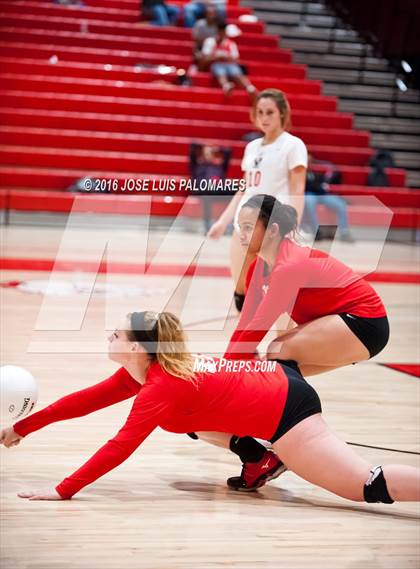 Thumbnail 1 in Tustin @ Oak Hills photogallery.