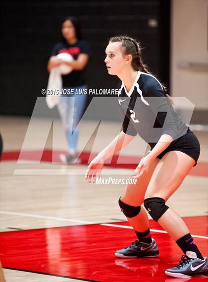 Thumbnail 1 in Tustin @ Oak Hills photogallery.